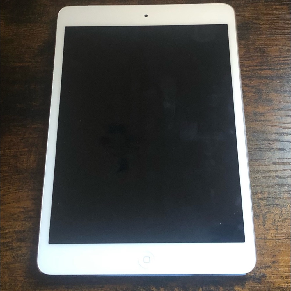 Apple iPad Mini 2 - Silver - Picture 2 of 5